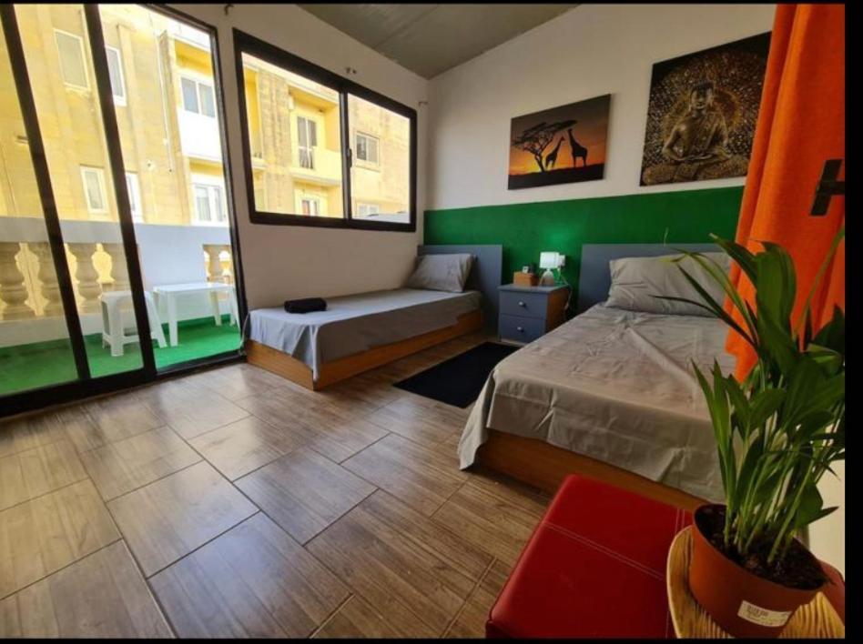 Room 6- Private Room With Private Terrace, Private Bathroom, Ac And Wifi Sliema Exterior foto